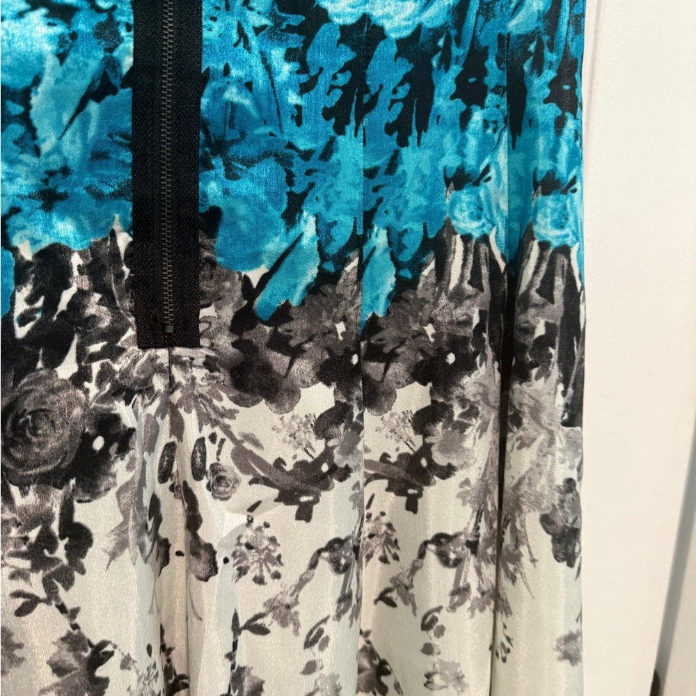 Floral Sleeveless Dress in Blue and Black - Picture 6 of 6